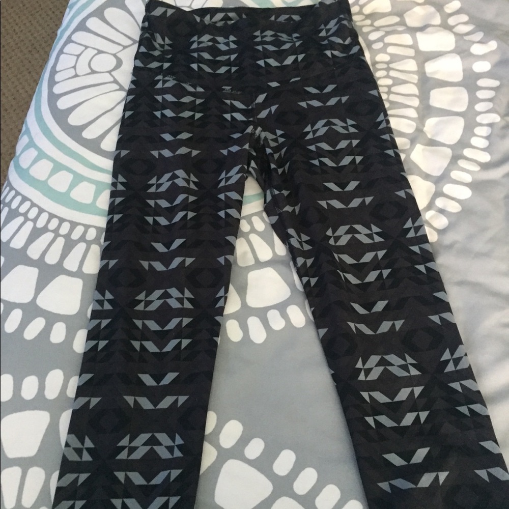 Gray and black printed workout leggings